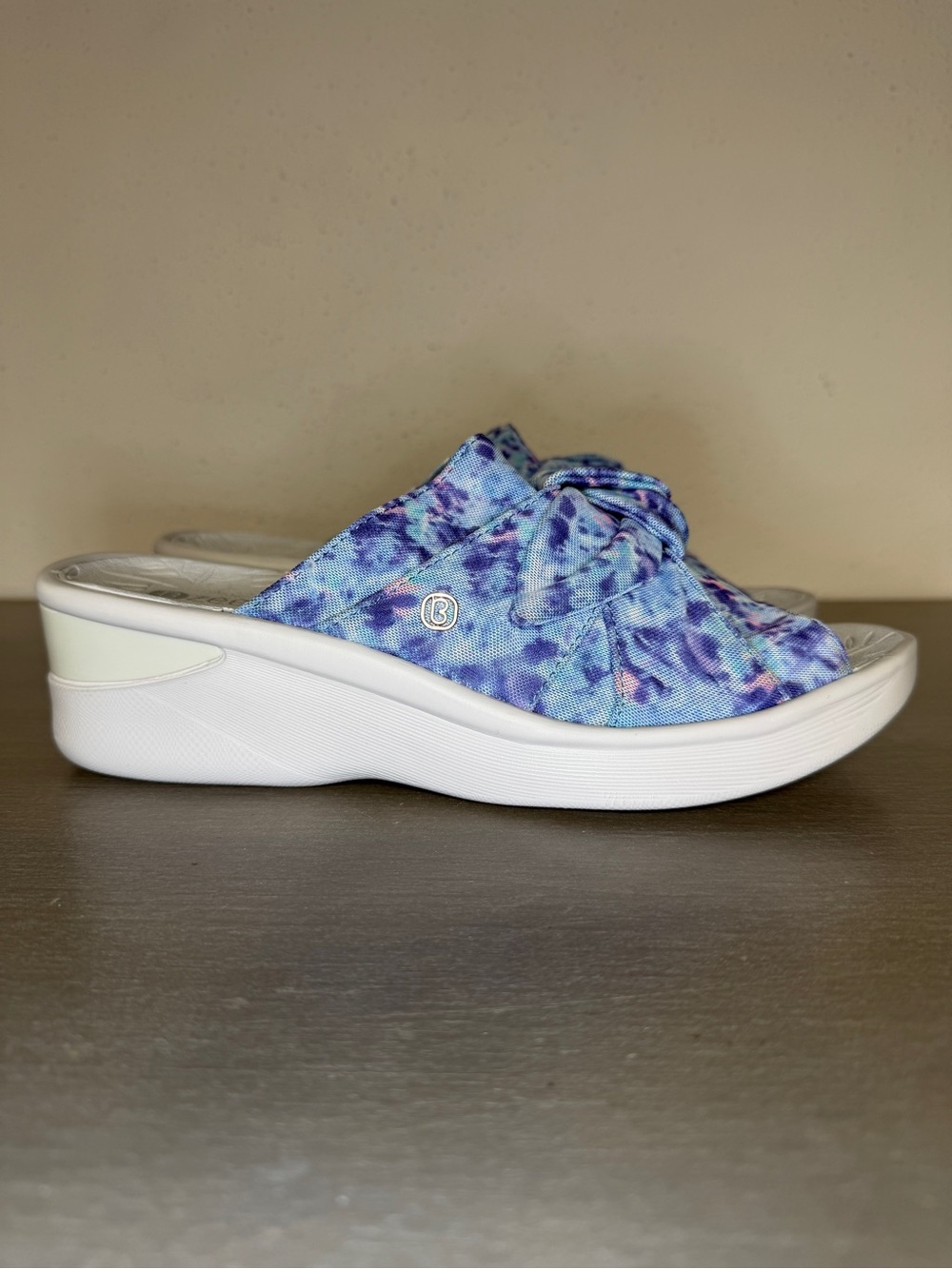 BZees Women’s Smile Blue Tie Dye Pink Platform Wedge Sandals Size 10 M Comfort - Picture 2 of 9